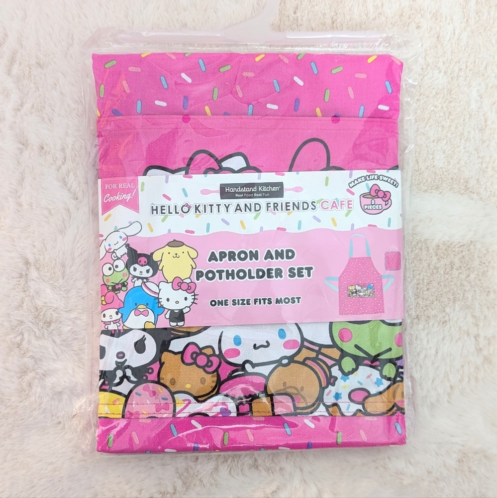 💖 NEW Hello Kitty and Friends Cafe Apron + Pot Holder Set